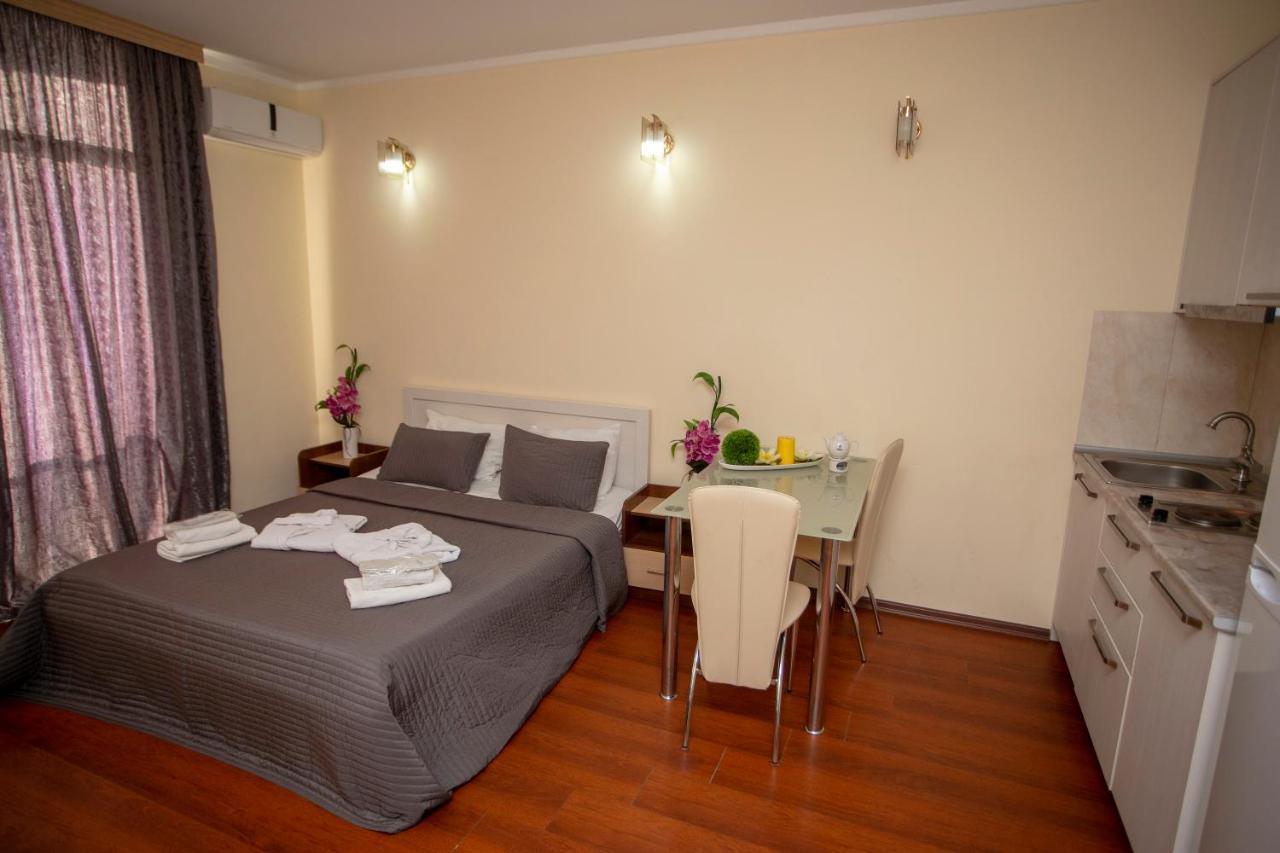 Blue Star Batumi Aparthotel Ngoại thất bức ảnh