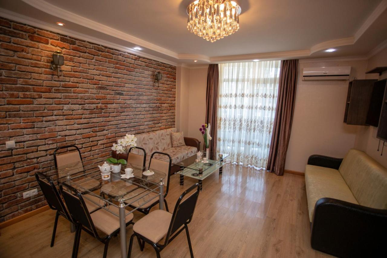 Blue Star Batumi Aparthotel Ngoại thất bức ảnh